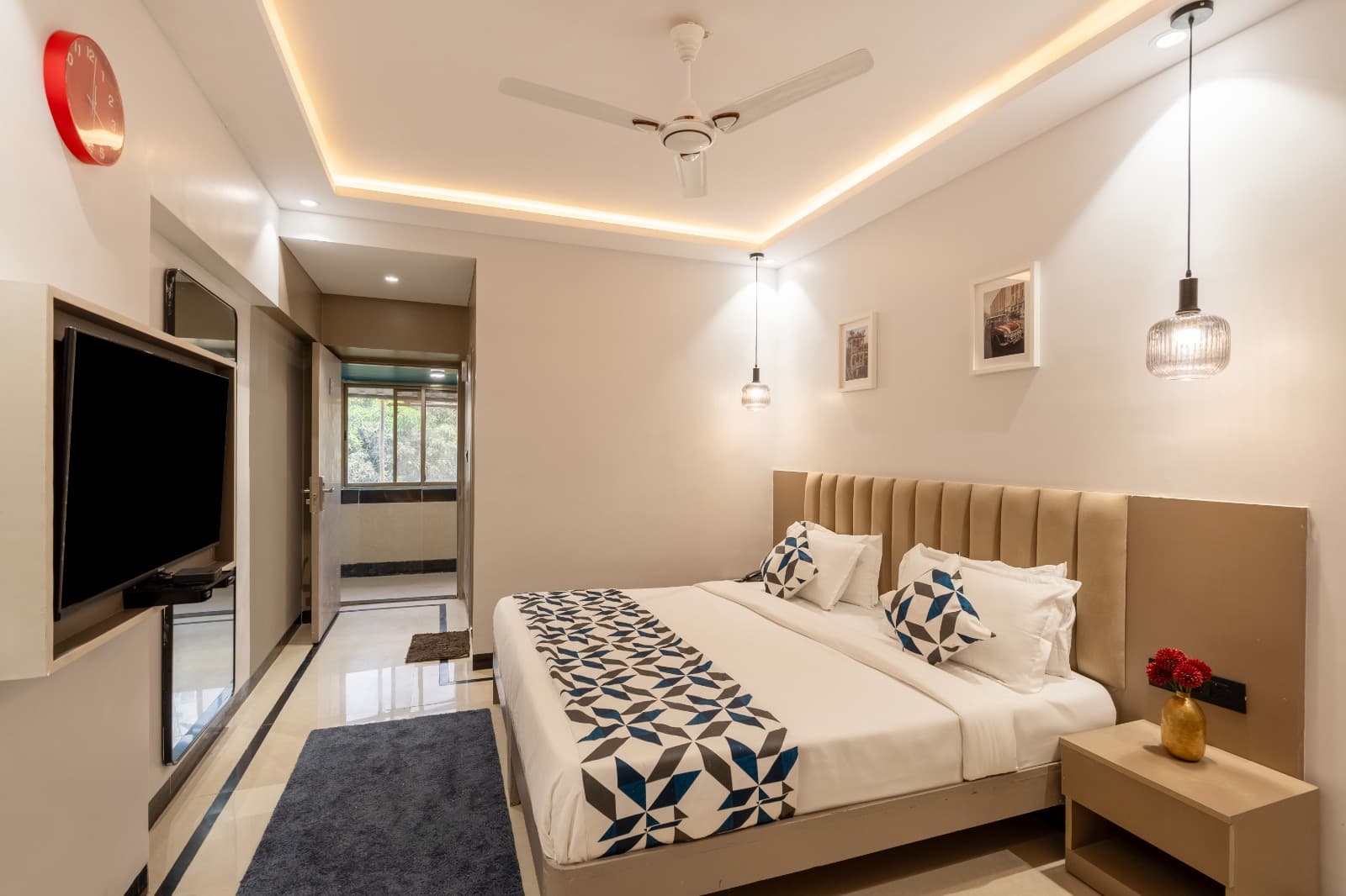 Luxury Hotels Near Versova Beach Mumbai 