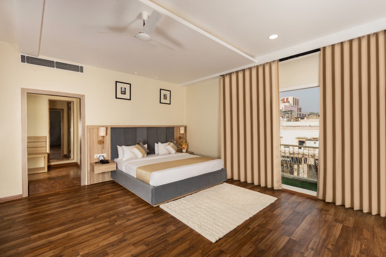 asar Capoors Hotel Hazratganj - 2